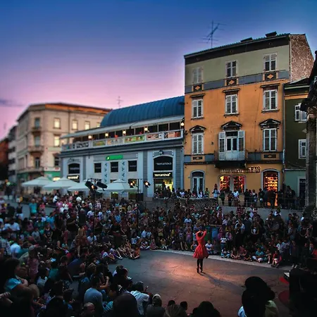 Apartman In With Wifi Pula